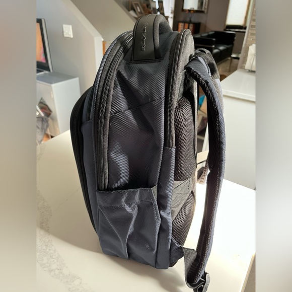 NWOT blue samsonite xenon 3.0 checkpoint friendly backpack. New wave loans logo. - Picture 9 of 16